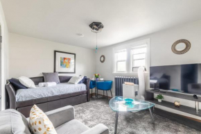 Stylish 1BR Apartment - Heart of James South Hamilton